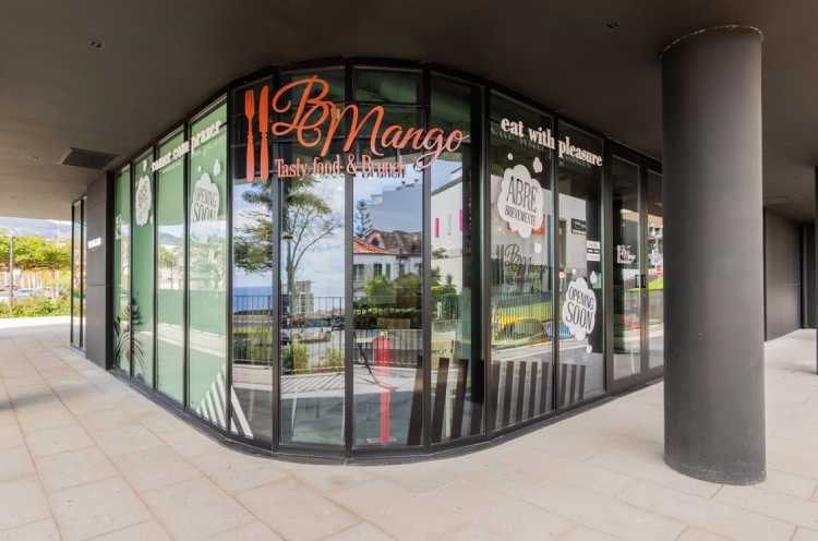 commercial-property-in-madeira Business meeting taking place in Madeira