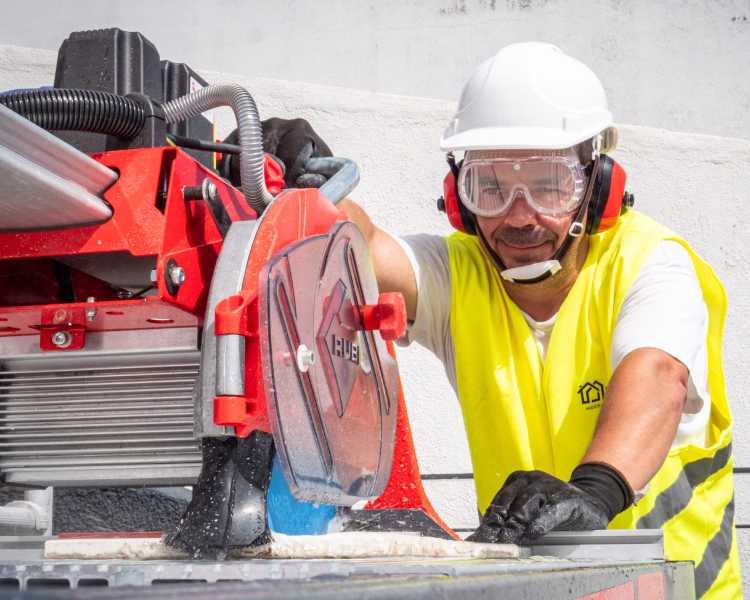 construction-worker-in-madeira
