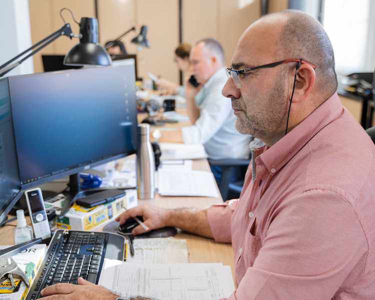 madeira-accounting-consultants Office workspace with MC Contabilidade employees providing accounting and tax services